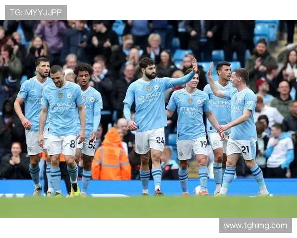 英超争冠白热化曼城曼联仅差3分枪手领跑群雄逐鹿局面引人关注